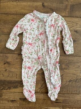 Caden Lane Bows In Bloom Ruffle Zipper Footie Sleeper Bamboo Size NB Newborn CC